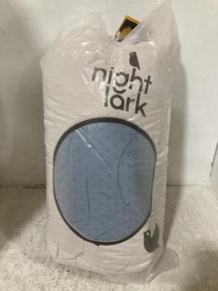 Lot 430  
            Chesterfield SR47 - Parcel Delivery Only 

                
NIGHT LARK KING 10.5 TOG TUFTED DOTS DUSK BLUE COVERLESS DUVET SET (3542956) (LOC...