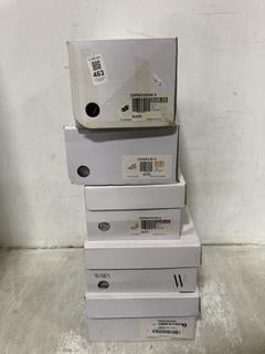 Lot 463  
            Chesterfield SR47 - Parcel Delivery Only 

                
5 X ASSORTED FOOTWEAR TO INCLUDE DREAM PAIRS WOMENS WEDGE SANDALS SIZE 6. (LOCATI...