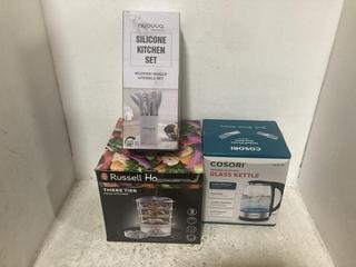 Lot 587  
            Chesterfield SR47 - Parcel Delivery Only 
                
3 X ASSORTED KITCHEN ITEMS TO INCLUDE RUSSELL HOBBS THREE TIER FOOD STEAMER (LOCA...