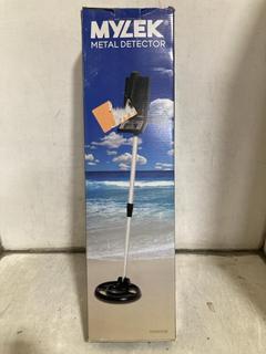 Lot 611  
            Chesterfield SR47 - Parcel Delivery Only 

                
MYLEK METAL DETECTOR - MODEL NO. MYMD1061 (LOCATION: B10)