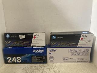 Lot 633  
            Chesterfield SR47 - Parcel Delivery Only 

                
4 X ASSORTED INK/TONER CARTRIDGES TO INCLUDE HP LASERJET 220X MAGENTA TONER CARTR...