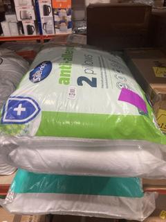 Lot 679  
            Chesterfield SR47 - Parcel Delivery Only 

                
SILENTNIGHT ANTI ALLERGY PILLOW PAIR TO INCLUDE SILENTNIGHT JUST LIKE DOWN PILLOW...