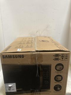 Lot 756  
            Chesterfield SR47 - Parcel Delivery Only 

                
SAMSUNG 800W 23L MICROWAVE OVEN - MODEL NO. MS23K3513AK (LOCATION: C6)