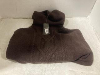 Lot 823  
            Chesterfield SR47 - Parcel Delivery Only 

                
RALPH LAUREN LONG SLEEVE SWEATER IN BROWN SIZE XL ORIGINAL RRP £219 - 410008 (LOC...
