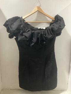Lot 842  
            Chesterfield SR47 - Parcel Delivery Only 

                
ELLIATT AMELIE PARTY DRESS IN BACK SIZE M ORIGINAL RRP- £250 410009 (LOCATION: C9)