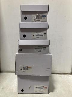 Lot 864  
            Chesterfield SR47 - Parcel Delivery Only 

                
5 X ASSORTED FOOTWEAR TO INCLUDE DREAM PAIRS WOMENS COMFORTABLE SANDAL SIZE 5. (L...