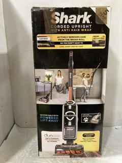 Lot 920  
            Chesterfield SR47 - Parcel Delivery Only 

                
SHARK CORDED UPRIGHT VACUUM CLEANER ORIGINAL RRP £299 - MODEL NO. NZ801UKT (LOCAT...