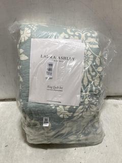 Lot 938  
            Chesterfield SR47 - Parcel Delivery Only 

                
LAURA ASHLEY COTTON PREWASHED KING QUILT SET (LOCATION: D2)