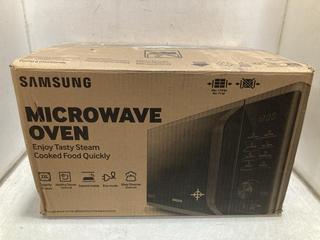 Lot 941  
            Chesterfield SR47 - Parcel Delivery Only 

                
SAMSUNG 23L 800W MICROWAVE OVEN - MODEL NO. MS23K3523AS (LOCATION: D2)