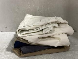 Lot 960  
            Chesterfield SR47 - Parcel Delivery Only 

                
6 X ASSORTED ADULTS BRANDED CLOTHING TO INCLUDE DICKIES UTILITY PANTS IN WHITE SI...