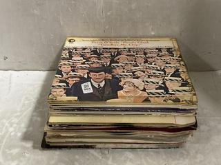 Lot 965  
            Chesterfield SR47 - Parcel Delivery Only 

                
LOT OF ASSORTED VINYL RECORDS TO INCLUDE DIANA ROSS - IT'S MY TURN (LOCATION: D3)