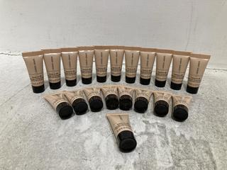 Lot 1027  
            Chesterfield SR46 - Parcel Delivery Only 

                
20 X GIORGIO ARMANI LUMINOUS SILK PERFECT GLOW FOUNDATION 5ML - MAKEUP BAG INCLUD...