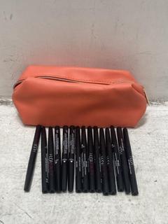 Lot 853  
            Chesterfield SR46 - Parcel Delivery Only 

                
15 X HUDA BEAUTY LIFE QUICK N EASY LINER IN SHADE VERY VANTA - MAKEUP BAG INCLUDE...