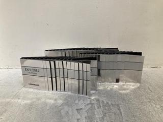 Lot 946  
            Chesterfield SR46 - Parcel Delivery Only 

                
QTY OF MONTBLANC EXPLORER PLATINUM PERFUME 2ML (LOCATION: E1)