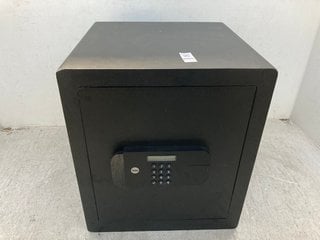 Lot 1005  
            Marchington SR12 - Parcel Delivery Only 

                
YALE SECURITY SAFE IN BLACK: LOCATION - E15