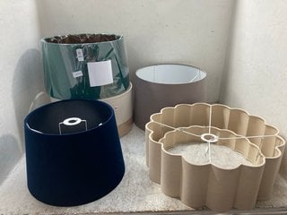 Lot 105  
            Marchington SR12 - Parcel Delivery Only 

                
QTY OF ASSORTED NEXT LIGHT SHADES TO INCLUDE EASY FIT LAMPSHADE IN GREEN/GOLD: LO...