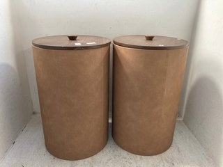 Lot 111  
            Marchington SR12 - Parcel Delivery Only 

                
2 X NEXT FAUX LEATHER LAUNDRY HAMPERS COMPLETE WITH WOODEN LIDS: LOCATION - J10