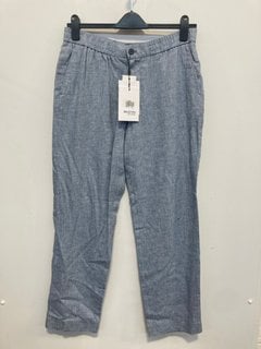 Lot 1124  
            Marchington SR12 - Parcel Delivery Only 

                
MENS SELECTED HOMME TROUSERS IN PALE BLUE - UK SIZE: 36R: LOCATION - E8