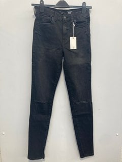 Lot 1133  
            Marchington SR12 - Parcel Delivery Only 

                
GOOD AMERICAN ALWAYS FITS FOOD LEGS SKINNY LONG JEANS IN BLACK - SIZE: 6-12 - ORI...