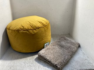 Lot 114  
            Marchington SR12 - Parcel Delivery Only 

                
NEXT HOME POUFFE IN MUSTARD TO INCLUDE SMALL NON-SLIP RUG IN NATURAL: LOCATION - J11