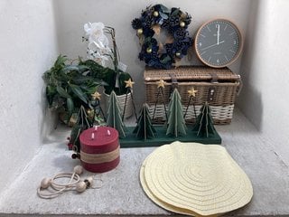 Lot 115  
            Marchington SR12 - Parcel Delivery Only 

                
QTY OF ASSORTED NEXT HOME DECOR ITEMS TO INCLUDE MALVERN SET OF 2 TRUNKS: LOCATIO...