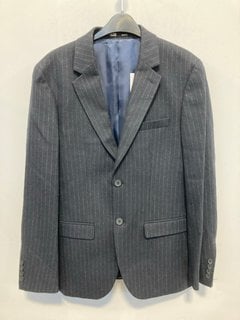 Lot 1191  
            Marchington SR12 - Parcel Delivery Only 

                
MENS SELECTED HOMME SLIM FIT PINSTRIPE BLAZER IN NAVY - UK SIZE: 36R - ORIGINAL R...