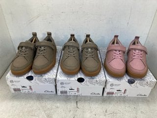 Lot 1199  
            Marchington SR12 - Parcel Delivery Only 

                
3 X CHILDRENS PAIRS OF CLARKS SOMERSET TOR K TRAINERS IN SAGE & DUSTY PINK - UK S...