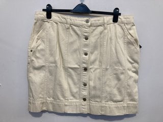 Lot 1201  
            Marchington SR12 - Parcel Delivery Only 

                
RALPH LAUREN GRALIBBE MINI DENIM SKIRT IN CREAM - UK SIZE: 22 - ORIGINAL RRP: £18...