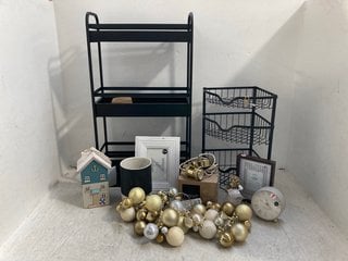 Lot 126  
            Marchington SR12 - Parcel Delivery Only 

                
QTY OF ASSORTED NEXT HOME DECOR ITEMS TO INCLUDE BEACH HUT DOORSTOP: LOCATION - J13