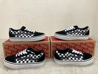 Lot 1296  
            Marchington SR12 - Parcel Delivery Only 

                
2 X CHILDRENS VANS WARD PUMPS IN BLACK/WHITE - UK SIZE: 1: LOCATION - E1