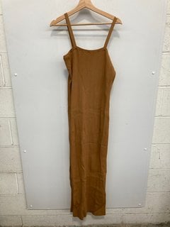 Lot 1299  
            Marchington SR12 - Parcel Delivery Only 

                
GOOD AMERICAN PLISSE SWEATER IN CARAMEL - SIZE: 2XL - ORIGINAL RRP: £167.00: LOCA...