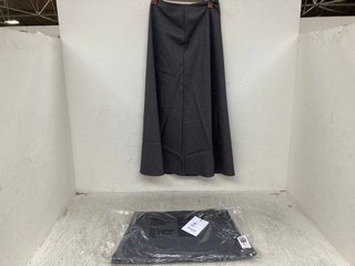 Lot 1301  
            Marchington SR12 - Parcel Delivery Only 

                
2 X SELECTED FEMME HIGH WAIST MIDI SKIRT IN GREY - SIZE: 34: LOCATION - E1