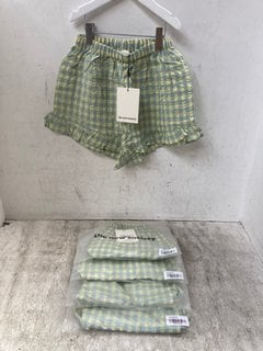 Lot 1314  
            Marchington SR12 - Parcel Delivery Only 

                
5 X THE NEW SOCIETY CANYON YELLOW SHORTS IN YELLOW CHECK - AGE: 10 YEARS: LOCATIO...