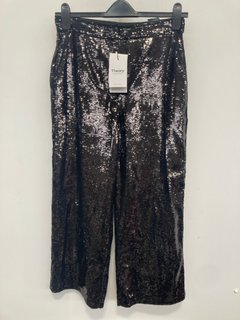 Lot 1322  
            Marchington SR12 - Parcel Delivery Only 

                
THEORY RELAX SEQUINNED TROUSERS IN BLACK - UK 6 - ORIGINAL RRP: £420: LOCATION - E0