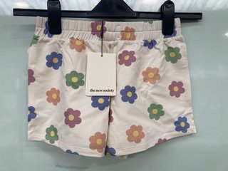 Lot 1324  
            Marchington SR12 - Parcel Delivery Only 

                
2 X THE NEW SOCIETY RANCHO SHORTS IN DAISY - UK 10: LOCATION - E0