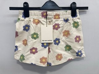 Lot 1325  
            Marchington SR12 - Parcel Delivery Only 

                
4 X THE NEW SOCIETY RANCHO SHORTS IN DAISY - UK 10: LOCATION - E0