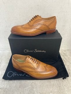 Lot 1330  
            Marchington SR12 - Parcel Delivery Only 

                
OLIVER SWEENEY ALDEBURGH SHOES IN TAN - UK 11 - ORIGINAL RRP: £199: LOCATION - E0