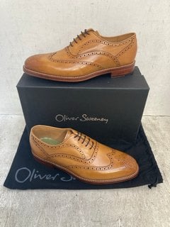Lot 1332  
            Marchington SR12 - Parcel Delivery Only 

                
OLIVER SWEENEY ALDEBURGH SHOES IN TAN - UK 11 - ORIGINAL RRP: £199: LOCATION - E0