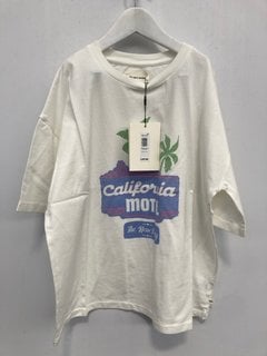 Lot 1333  
            Marchington SR12 - Parcel Delivery Only 

                
5 X THE NEW SOCIETY CALIFORNIA MOTEL T-SHIRTS IN OFF-WHITE - UK 12 YRS: LOCATION ...