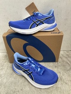 Lot 1336  
            Marchington SR12 - Parcel Delivery Only 

                
ASICS WOMENS GT-2000 12 TRAINERS IN SAPPHIRE/BLACK - UK SIZE: 4.5: LOCATION - E0