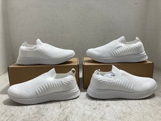 Lot 199  
            Marchington SR12 - Parcel Delivery Only 

                
2 X PAIRS OF STQ X HKR SLIP ON TRAINERS IN WHITE - UK SIZE: 5.5: LOCATION - J17