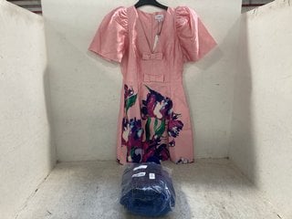 Lot 257  
            Marchington SR12 - Parcel Delivery Only 

                
WOMENS WALLIS PETITE VELVET COWL BACK MIDI DRESS IN COBALT BLUE - UK SIZE: 8 TO I...