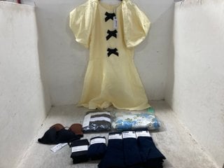 Lot 261  
            Marchington SR12 - Parcel Delivery Only 

                
QTY OF ASSORTED CHILDRENS CLOTHING ITEMS TO INCLUDE COAST TEEN FLORAL JACQUARD MI...