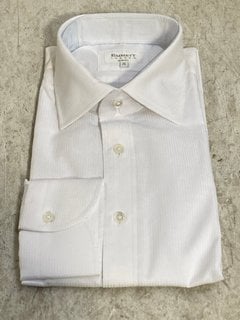 Lot 266  
            Marchington SR12 - Parcel Delivery Only 

                
MENS EMMETT LONDON SLIM FIT SQUARE TEXTURED WHITE SHIRT - SIZE: 44CM: LOCATION - J20