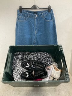 Lot 270  
            Marchington SR12 - Parcel Delivery Only 

                
QTY OF ASSORTED CLOTHING AND ACCESSORIES TO INCLUDE WOMENS #PETITE BASICS WIDE LE...