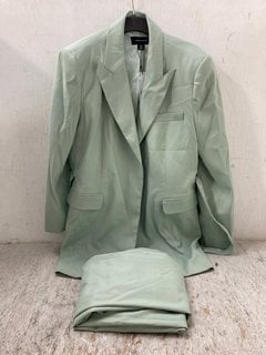 Lot 272  
            Marchington SR12 - Parcel Delivery Only 

                
WOMENS KAREN MILLEN SOFT TIE BACK DETAIL TAILORED SINGLE BREASTED BLAZER IN MINT ...