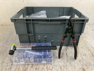 Lot 279  
            Marchington SR12 - Parcel Delivery Only 

                
QTY OF GLARKS UNIVERSAL AUTO DOOR CAR UPHOLSTERY TRIM CLIP REMOVAL PLIER TOOL: LO...