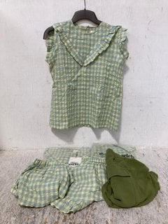 Lot 319  
            Marchington SR12 - Parcel Delivery Only 

                
QTY OF THE NEW SOCIETY CANYON YELLOW CHECK SHORTS IN VARIOUS SIZES TO INCLUDE 12 ...