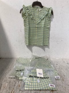 Lot 325  
            Marchington SR12 - Parcel Delivery Only 

                
QTY OF THE NEW SOCIETY CANYON YELLOW CHECK SHORTS IN VARIOUS SIZES TO INCLUDE 12 ...