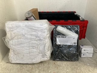 Lot 328  
            Marchington SR12 - Parcel Delivery Only 

                
QTY OF ASSORTED ITEMS TO INCLUDE 9" PAINT ROLLER & TRAY: LOCATION - I16